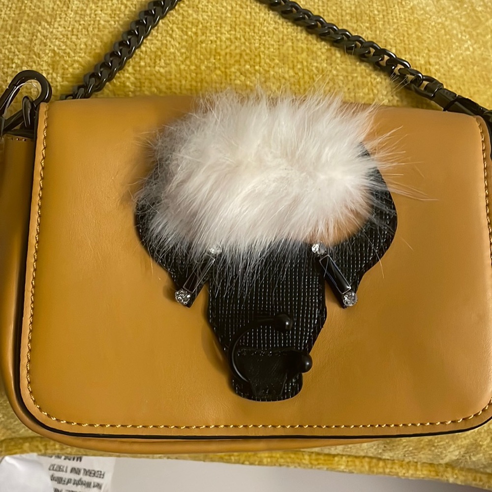 Zara Basic cross over bull purse